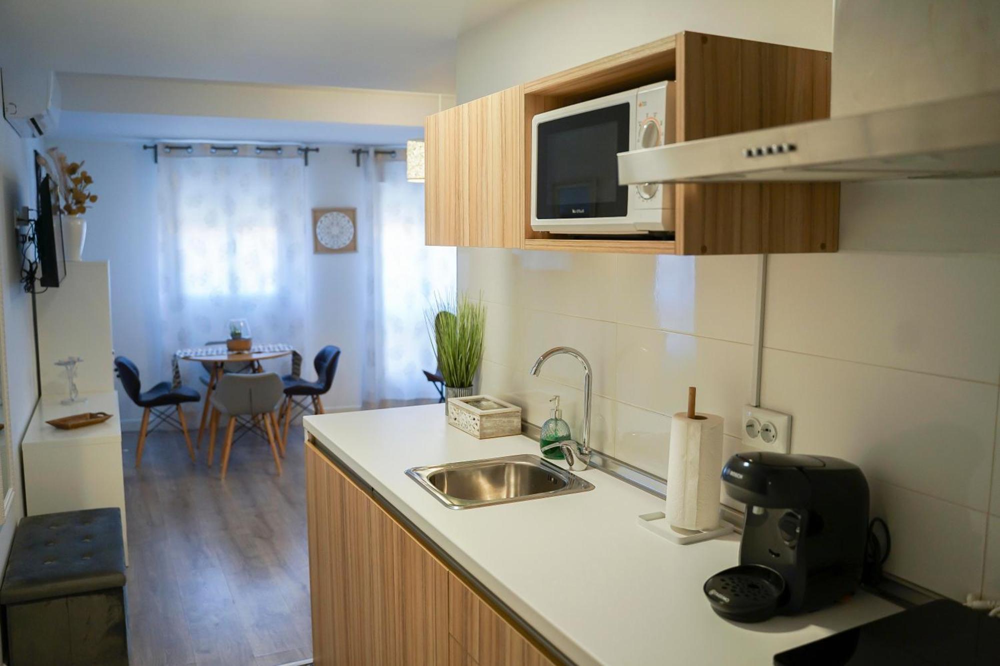 Apartamentos Suites Cariatide Plasencia Bagian luar foto